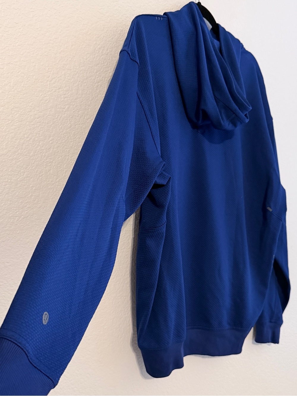 Lululemon Men's Royal Blue License to Train Hoodie Size Large